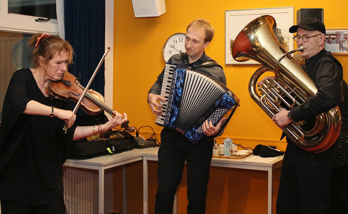 Jiddische muziek van de band ‘Klezmer & Co in Dorpshuis Loppersum